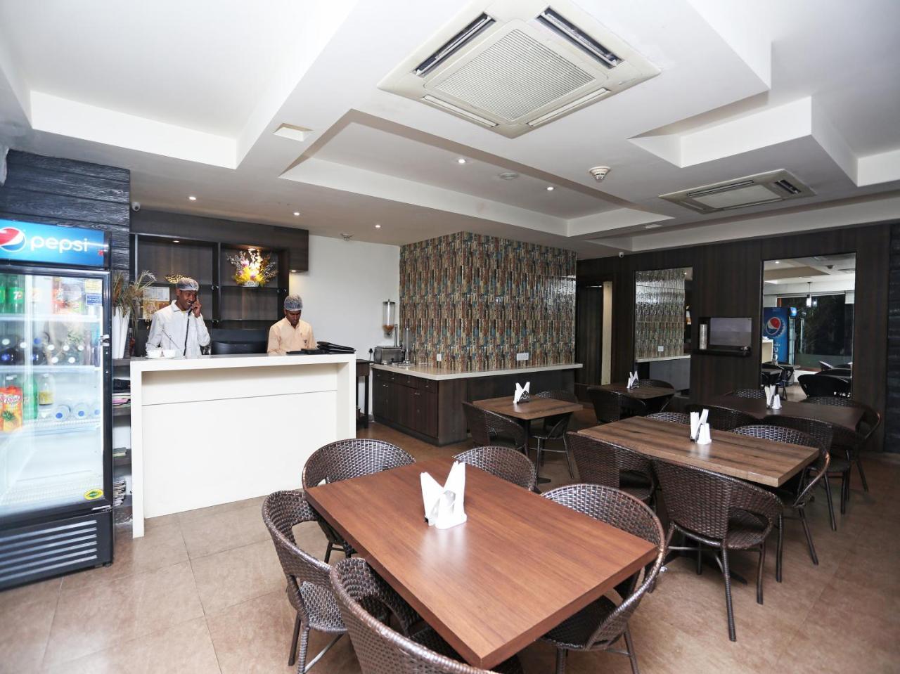 Capital O 10212 Hotel West Willows Xanadu Kolkata Luaran gambar