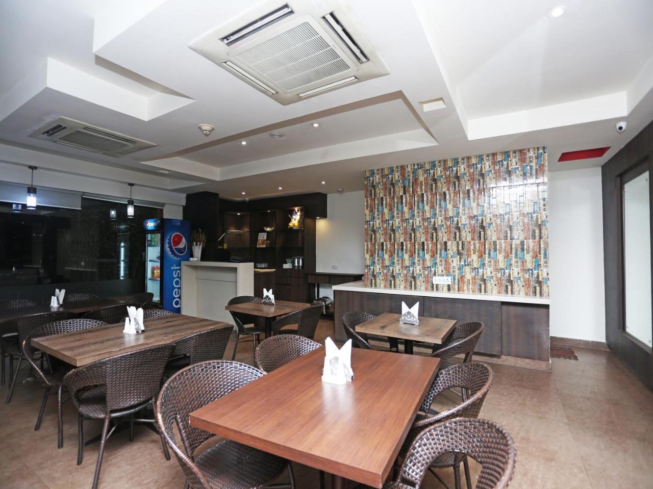 Capital O 10212 Hotel West Willows Xanadu Kolkata Luaran gambar