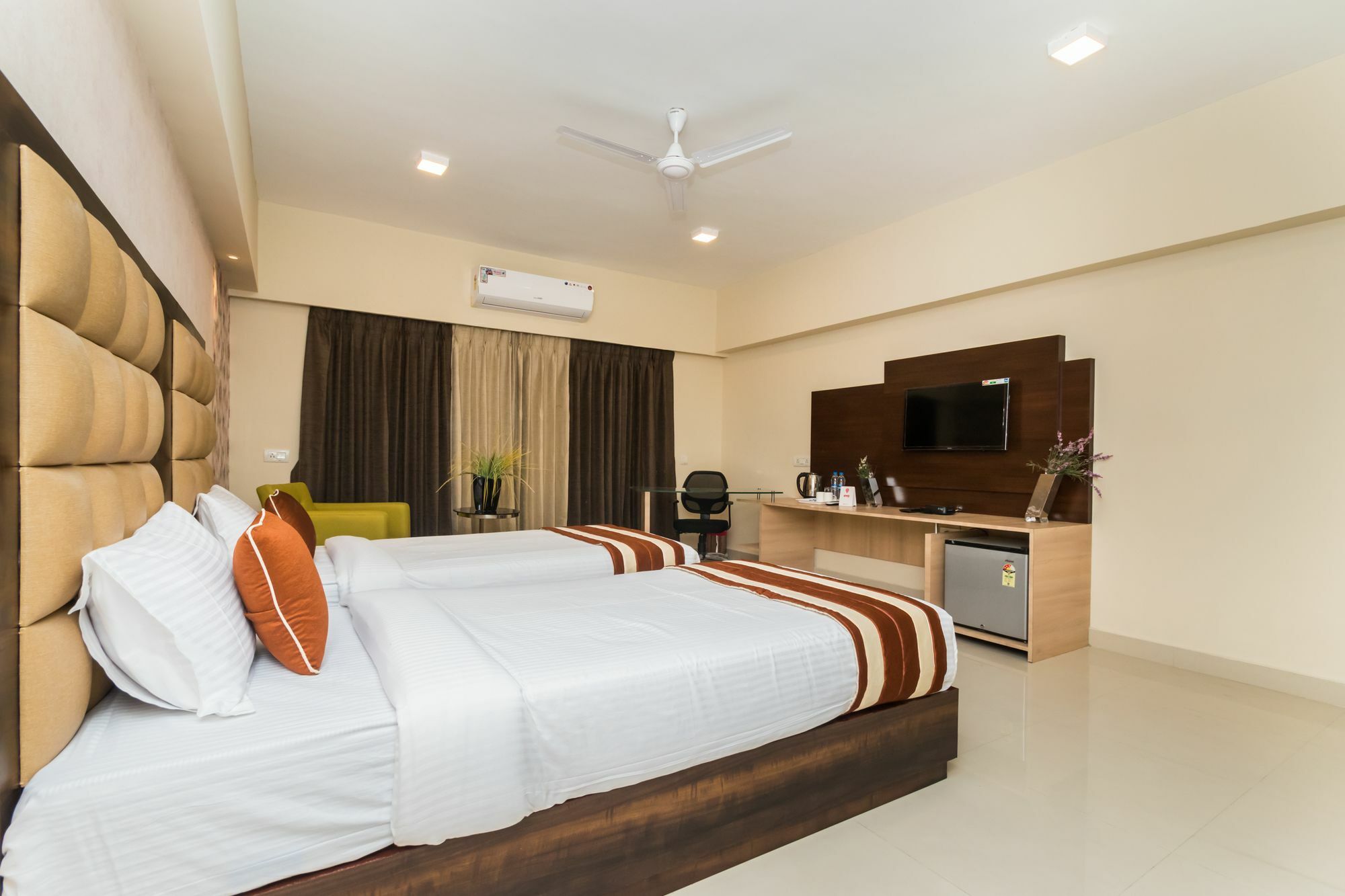 Capital O 10212 Hotel West Willows Xanadu Kolkata Luaran gambar